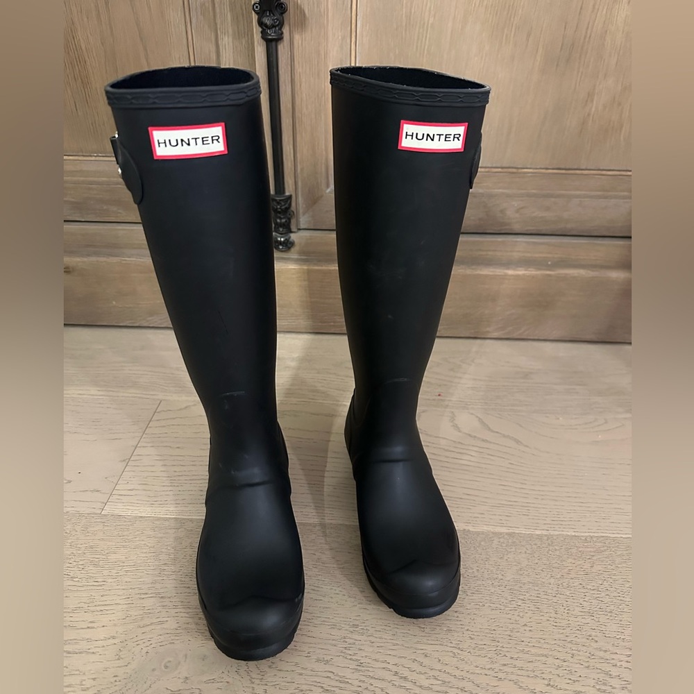 Women's original Hunter Tall rain boots size 6